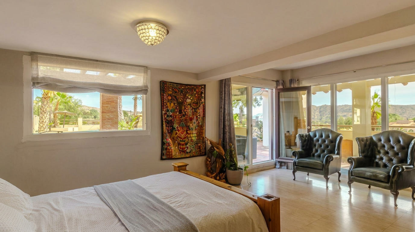 Master suite met uitzicht op terras