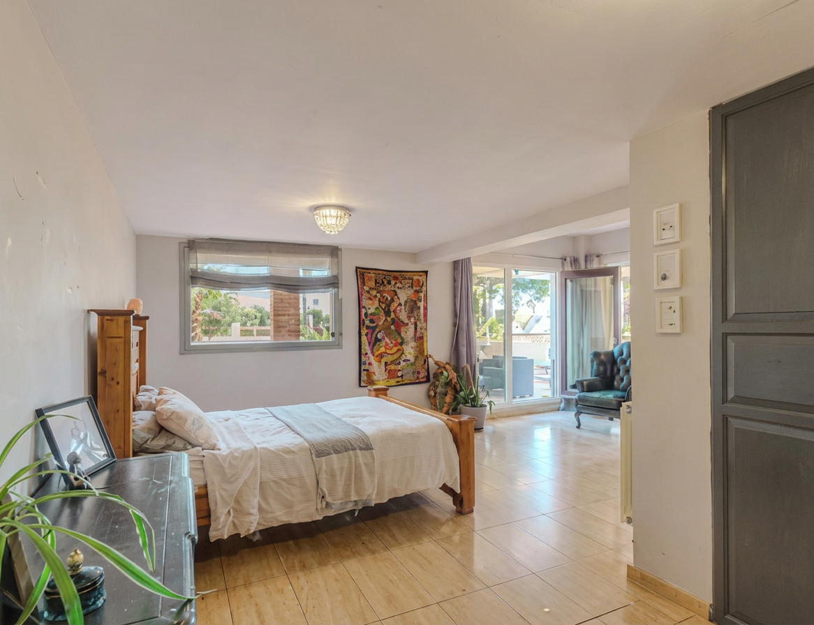 Bedroom with terrace doors